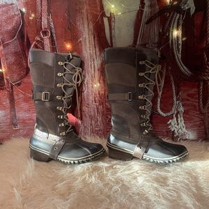 Sorel Conquest Carly leather boots
